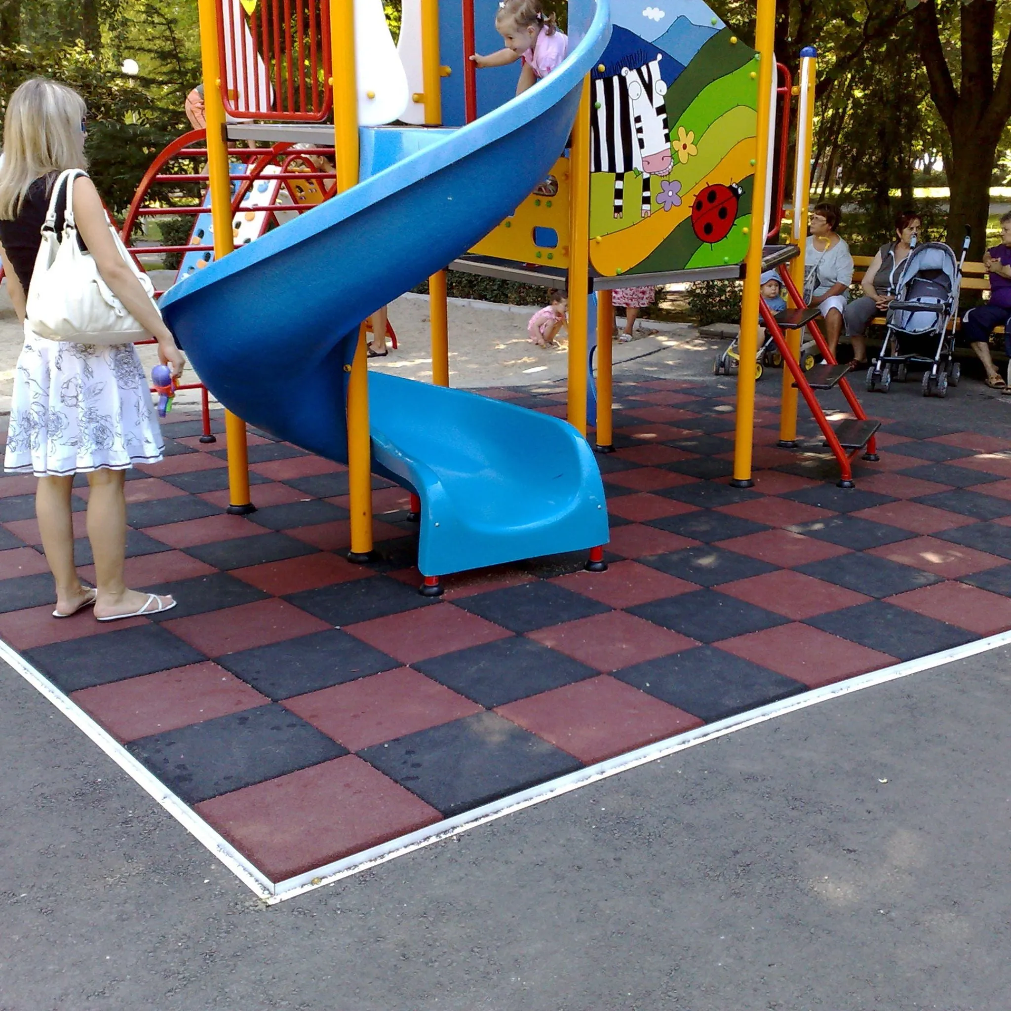 Cannons UK 50cm x 50cm x 30mm Rubber Playground Tiles (bulk discounts available)