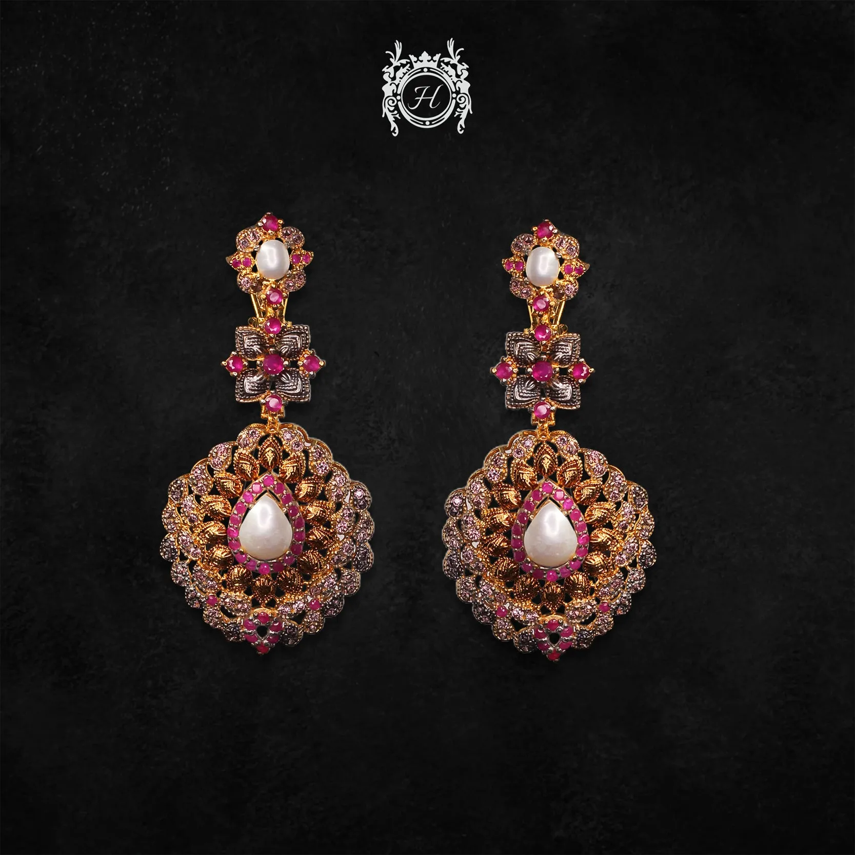 Earrings in Chetum and Pearls