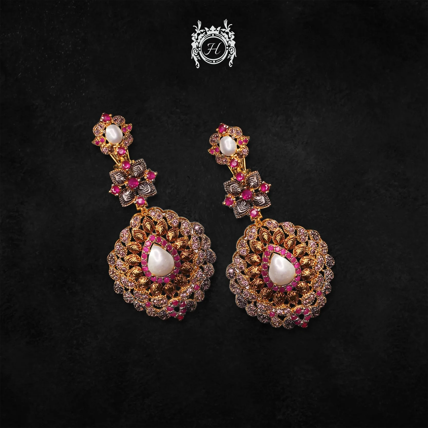 Earrings in Chetum and Pearls